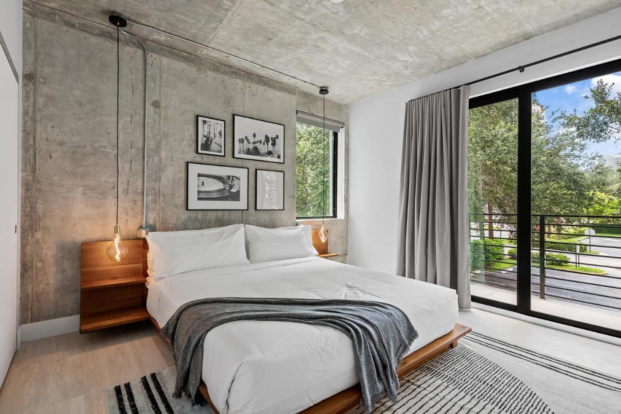 Pretty Rola 201 Luxury 1b1b W King Bed At Downtown Lauderdale