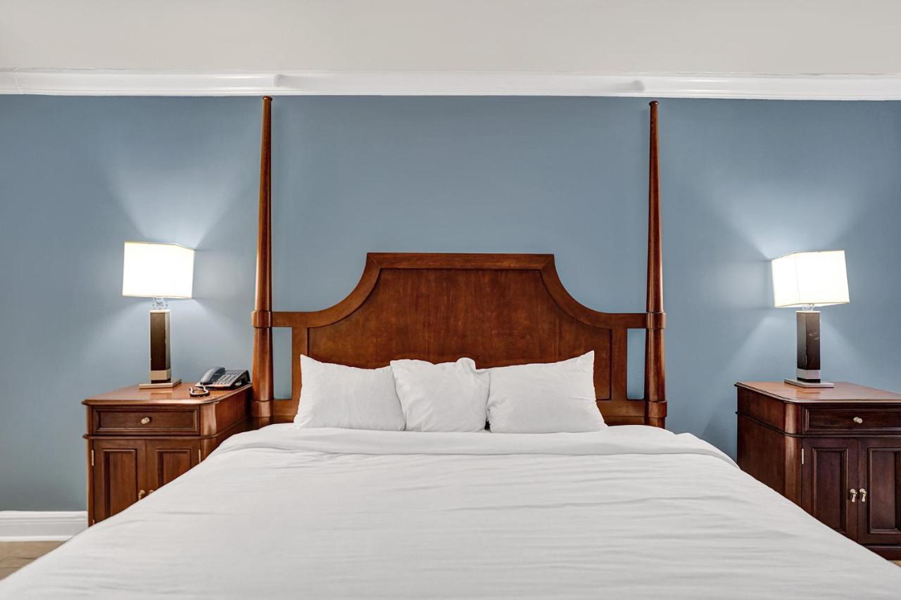 Lauderdale Grand