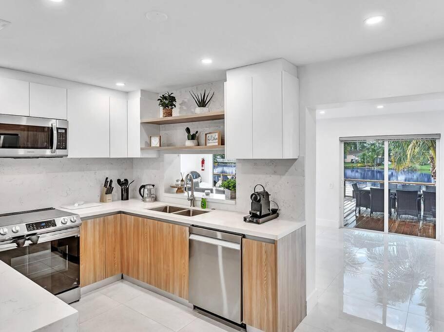 5-star Lakefront Oasis In Hollywood-hard Rock Casino Holiday home
