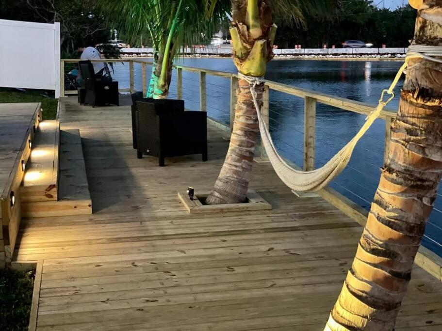 Holiday home 5-star Lakefront Oasis In Hollywood-hard Rock Casino *