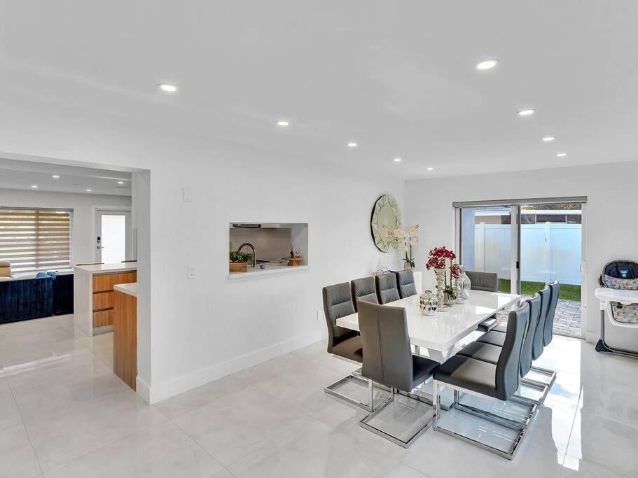 5-star Lakefront Oasis In Hollywood-hard Rock Casino Holiday home Fort Lauderdale