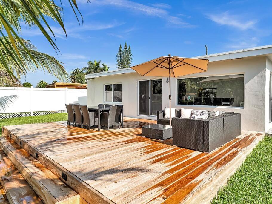 5-star Lakefront Oasis In Hollywood-hard Rock Casino Holiday home