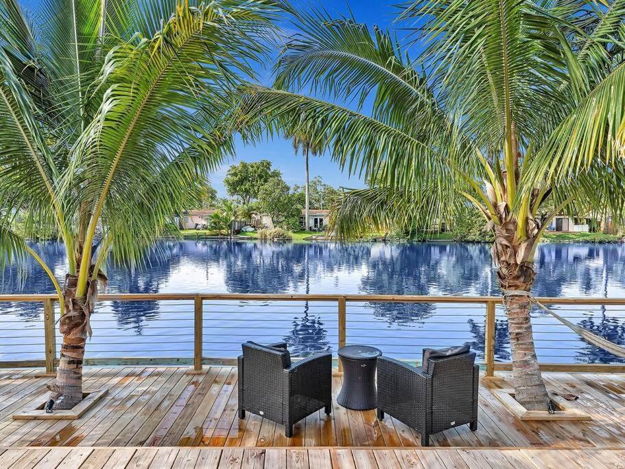 5-star Lakefront Oasis In Hollywood-hard Rock Casino *