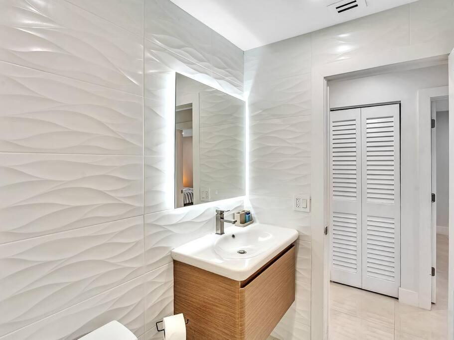 Holiday home 5-star Lakefront Oasis In Hollywood-hard Rock Casino