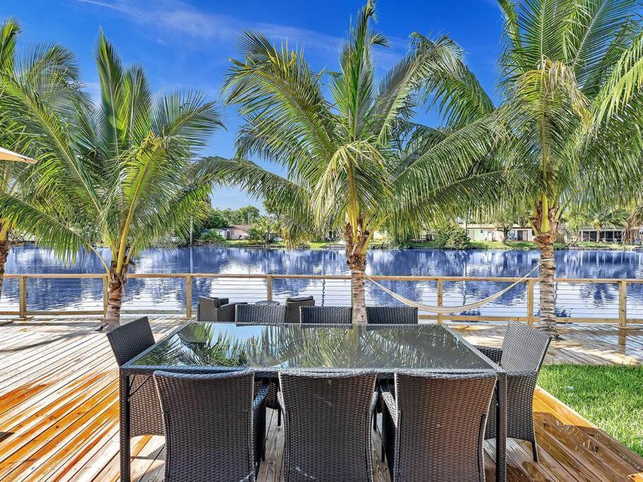 5-star Lakefront Oasis In Hollywood-hard Rock Casino *