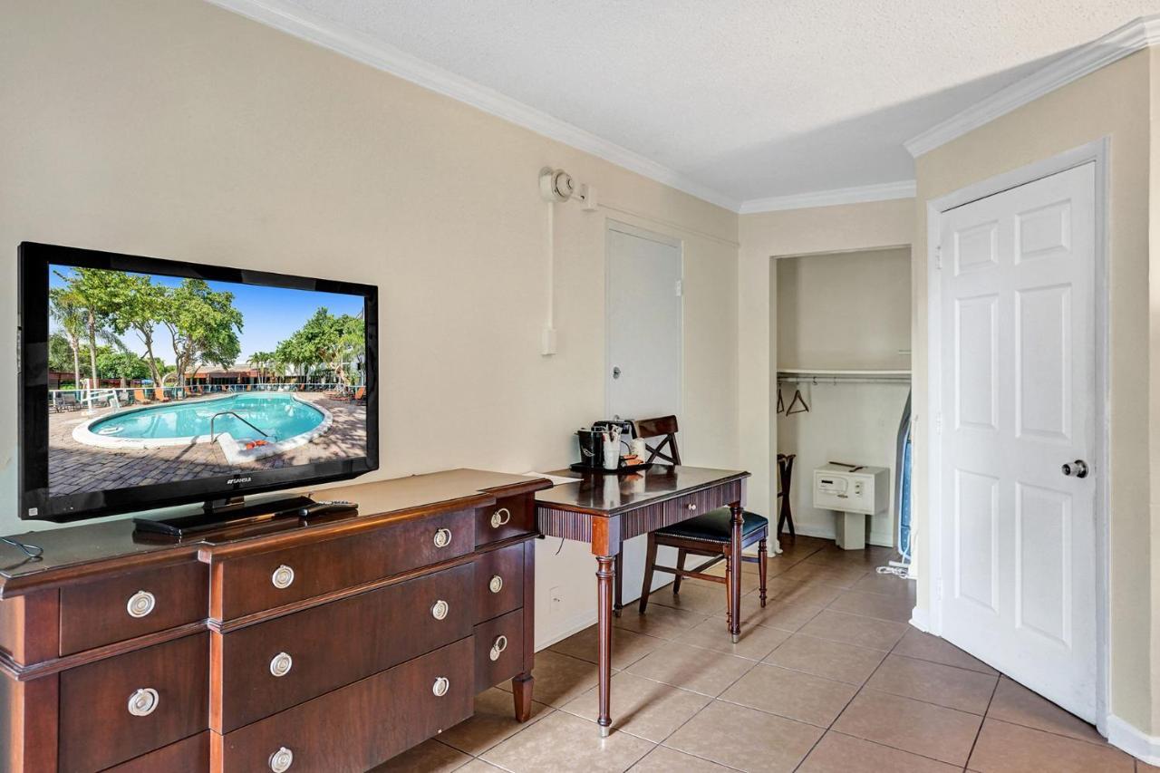 Lauderdale Grand Oakland Park