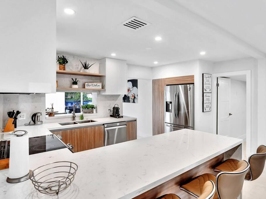 5-star Lakefront Oasis In Hollywood-hard Rock Casino Holiday home