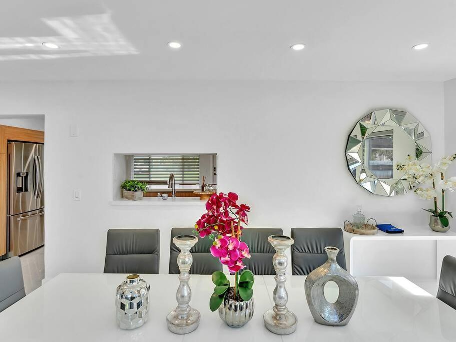 5-star Lakefront Oasis In Hollywood-hard Rock Casino Holiday home