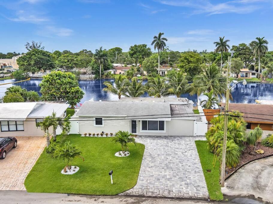 5-star Lakefront Oasis In Hollywood-hard Rock Casino Holiday home