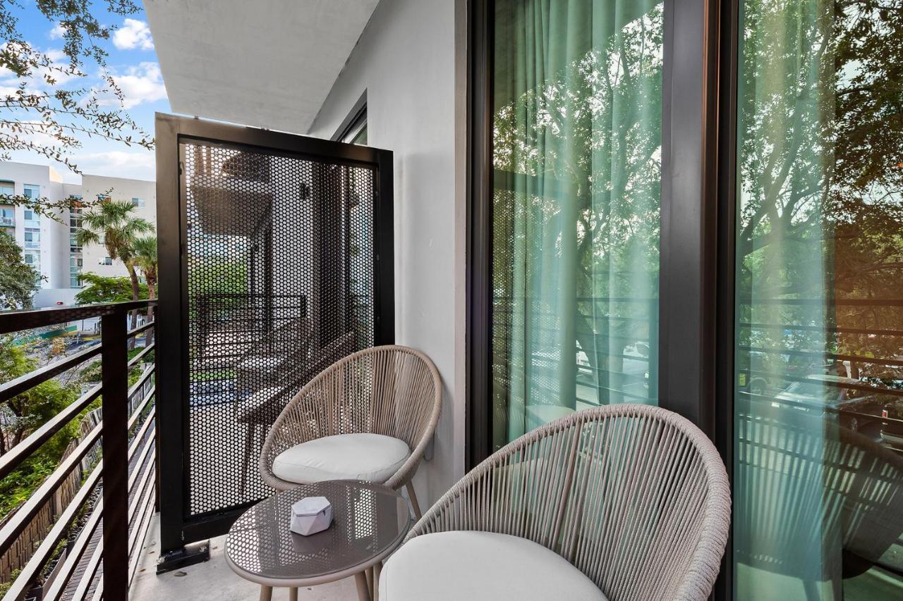 Pretty Rola 201 Luxury 1b1b W King Bed At Downtown Lauderdale *