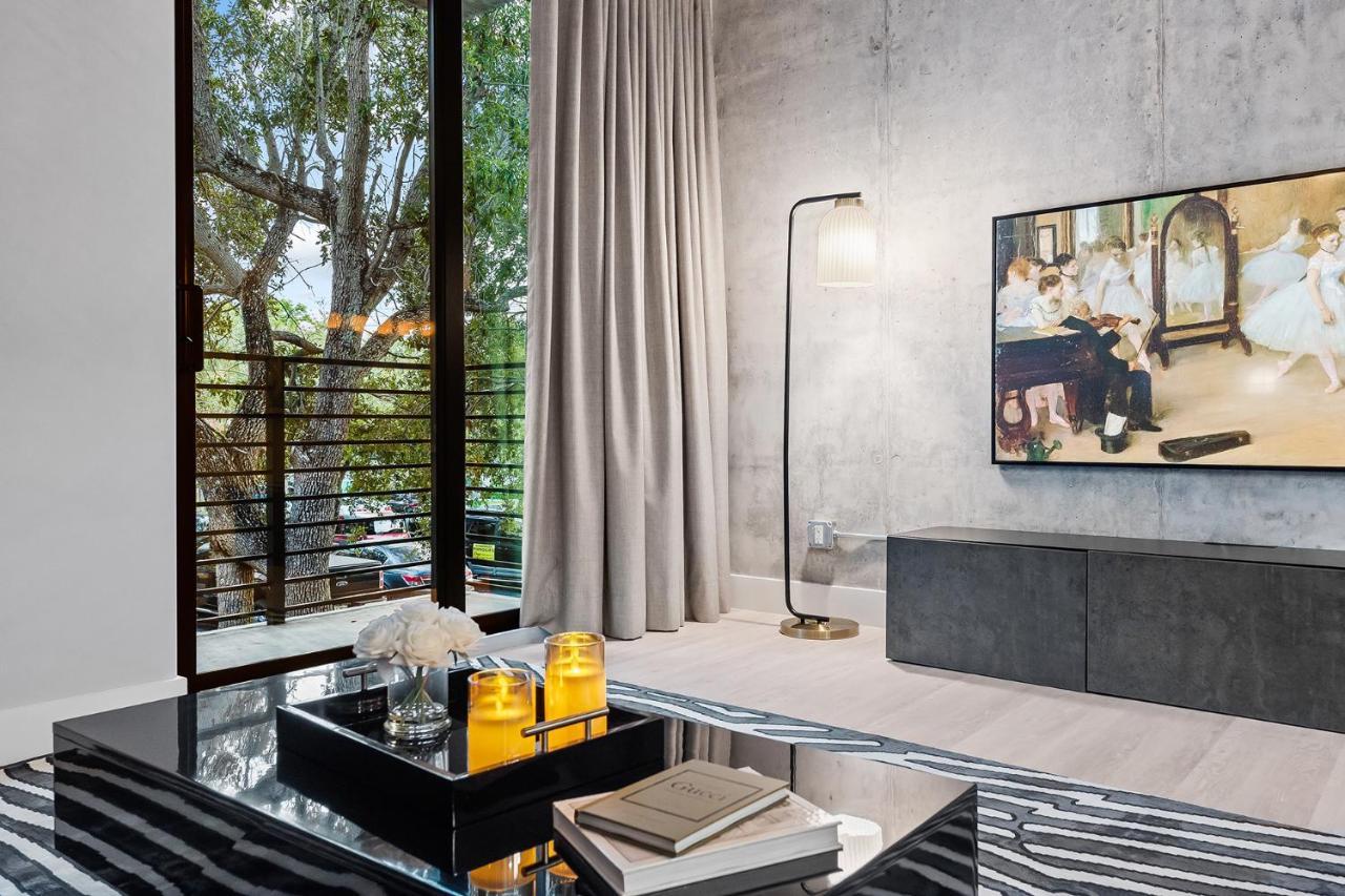Pretty Rola 201 Luxury 1b1b W King Bed At Downtown Lauderdale Apartment