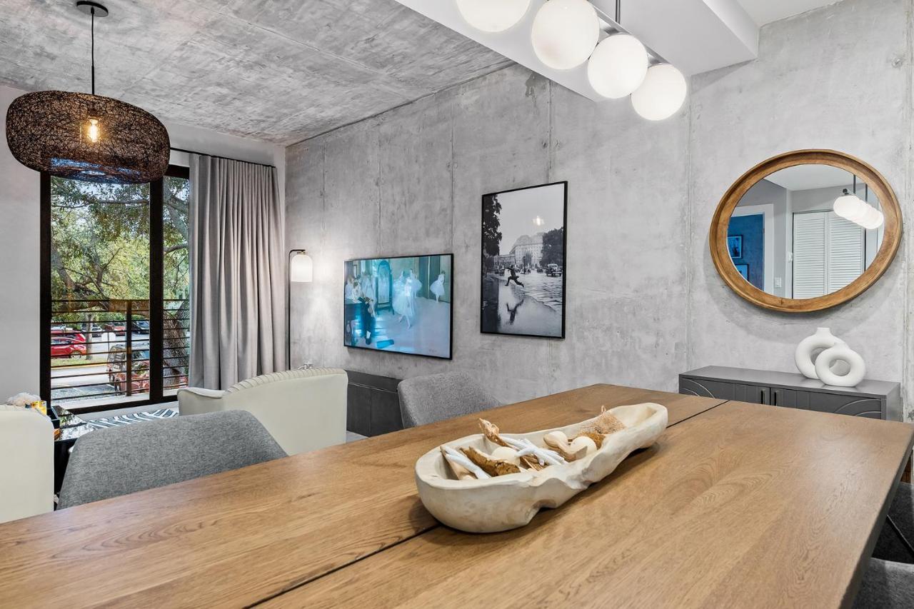 Pretty Rola 201 Luxury 1b1b W King Bed At Downtown Lauderdale Apartment