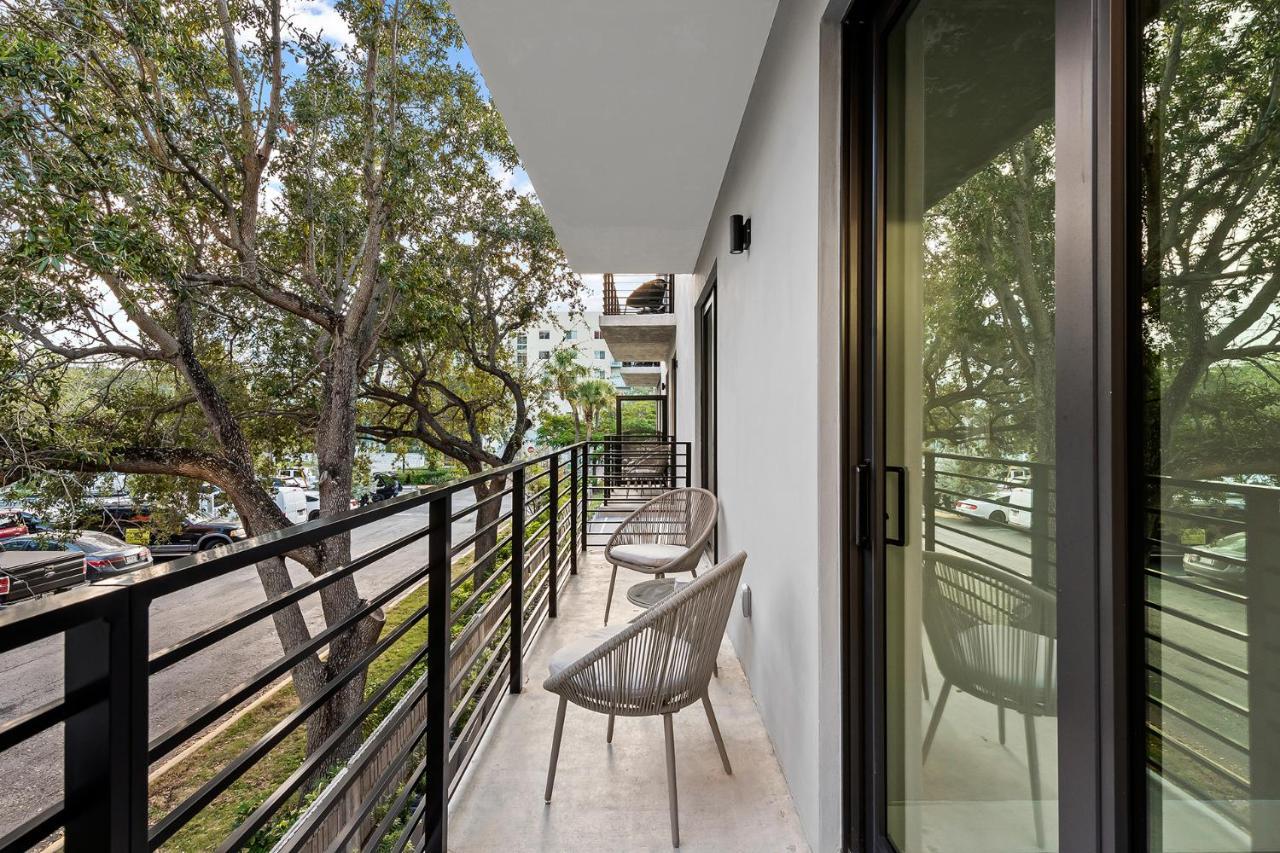 Pretty Rola 201 Luxury 1b1b W King Bed At Downtown Lauderdale Apartment