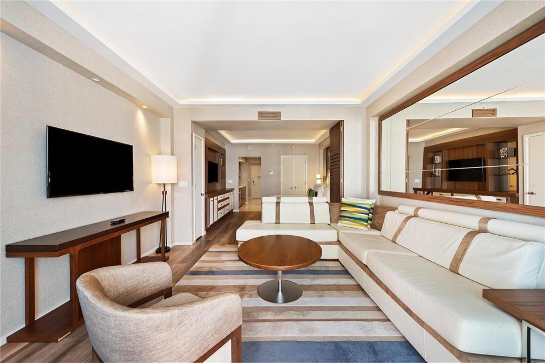 Luxury At Lauderdale *