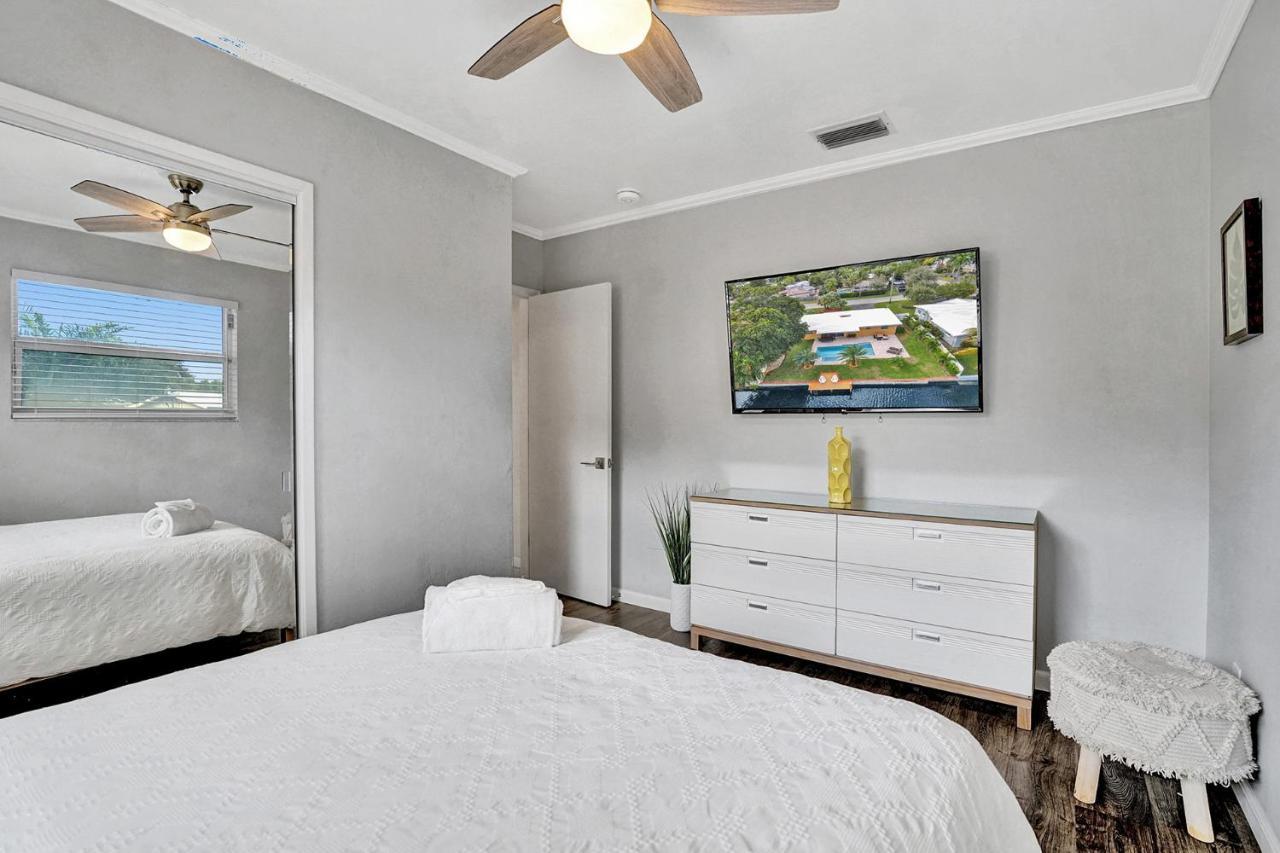 New! Waterfront Heated Pool & Jacuzzi 2 Mi To - Fishing Pier Relaxing & Hammock * Fort Lauderdale