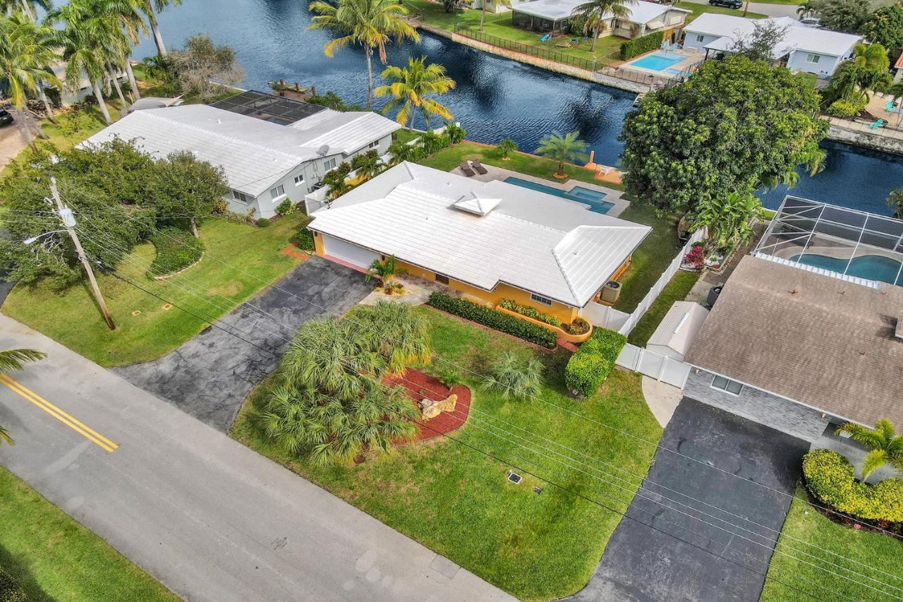 New! Waterfront Heated Pool & Jacuzzi 2 Mi To - Fishing Pier Relaxing & Hammock Holiday home Fort Lauderdale