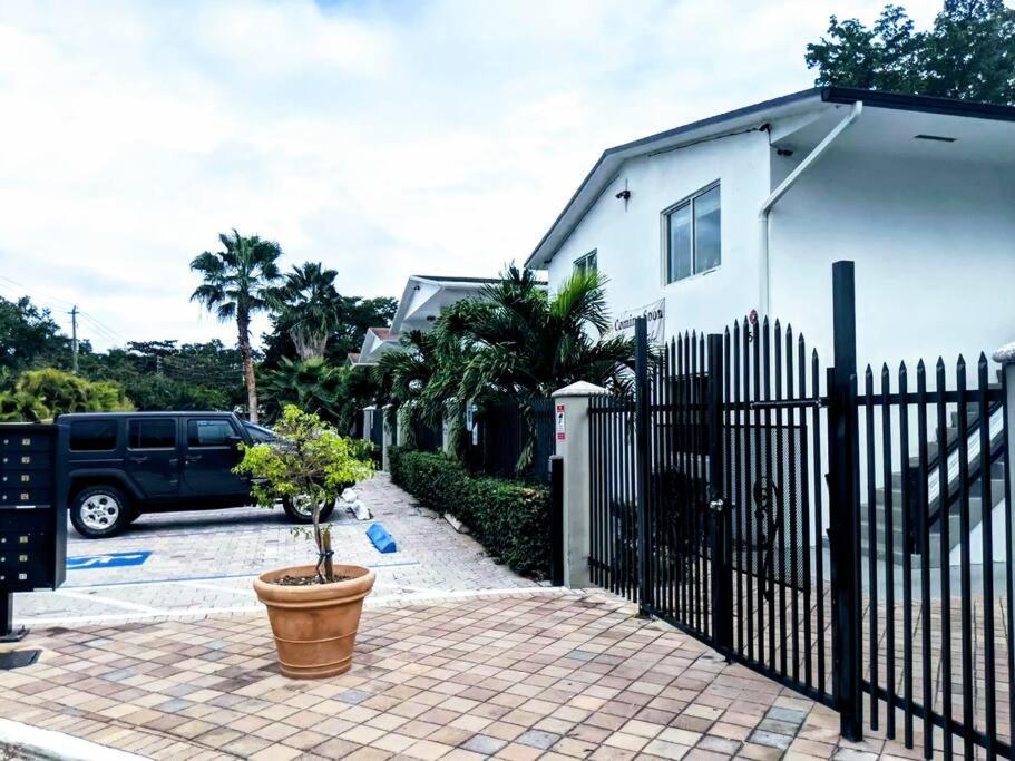 A1 - Endless Summer Vacation - Affordable Luxury Near Downtown Apartment Fort Lauderdale