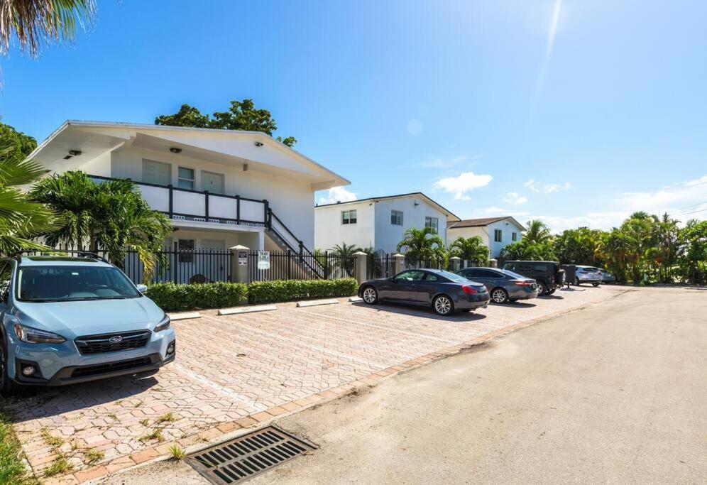 A1 - Endless Summer Vacation - Affordable Luxury Near Downtown *