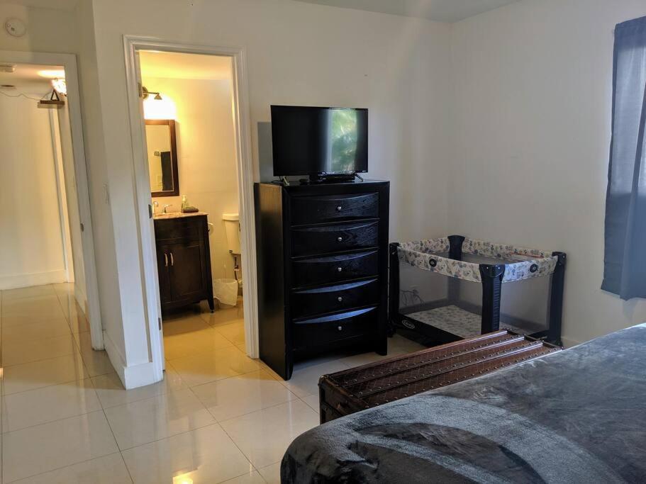 Apartment A1 - Endless Summer Vacation - Affordable Luxury Near Downtown Fort Lauderdale