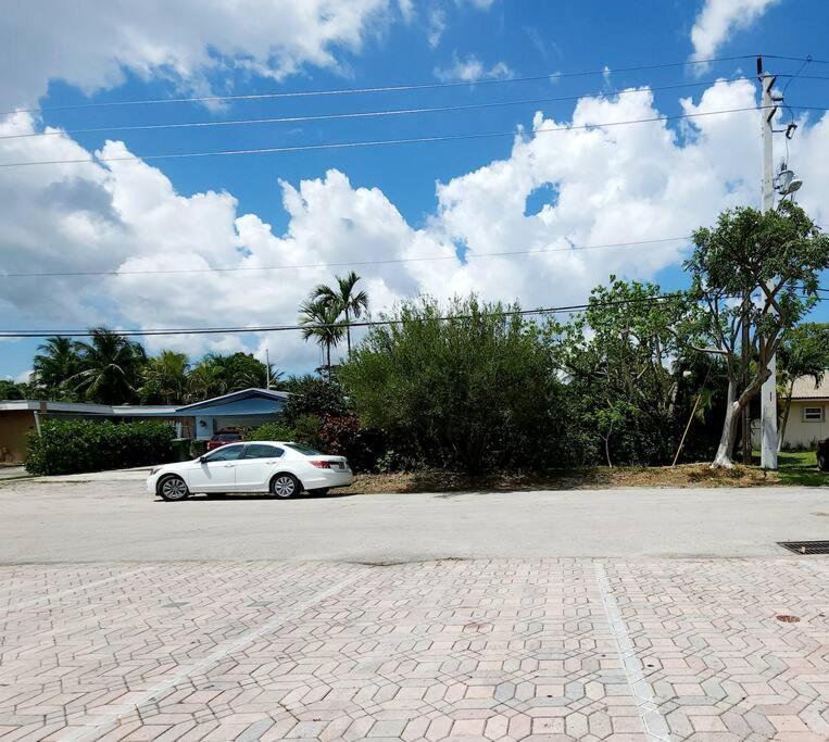 A1 - Endless Summer Vacation - Affordable Luxury Near Downtown Apartment