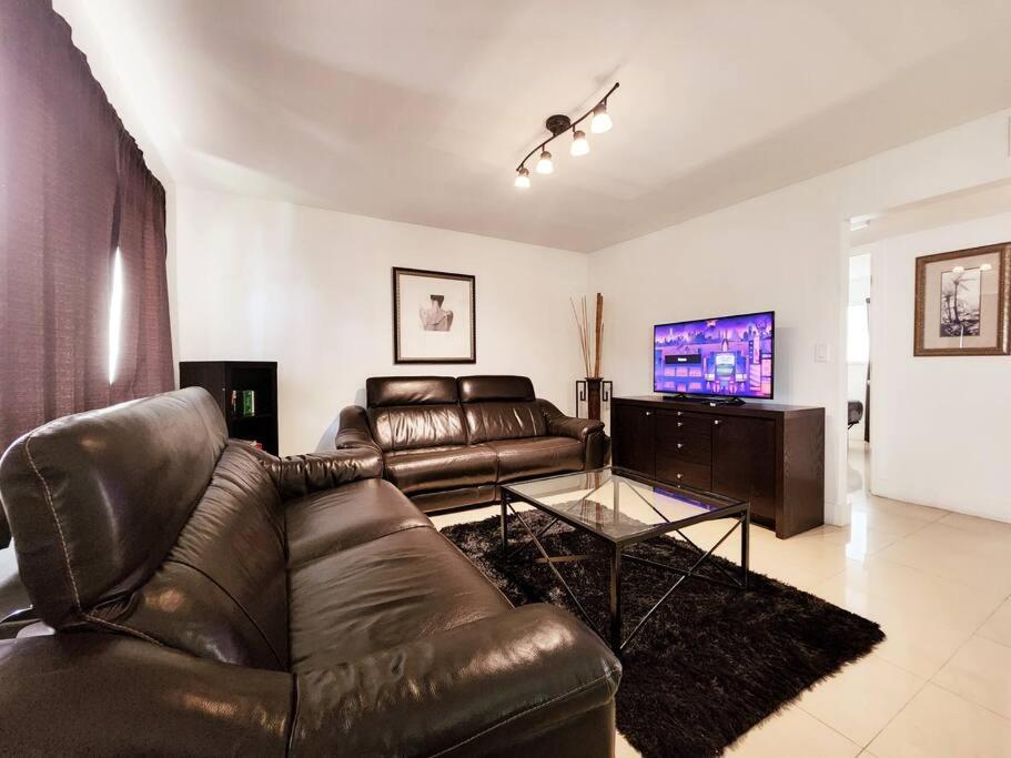 A1 - Endless Summer Vacation - Affordable Luxury Near Downtown Apartment *