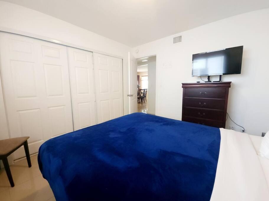 A1 - Endless Summer Vacation - Affordable Luxury Near Downtown Apartment