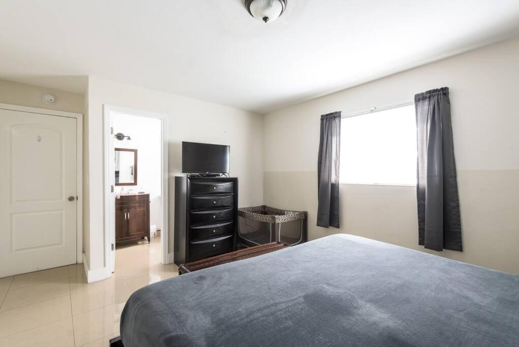 A1 - Endless Summer Vacation - Affordable Luxury Near Downtown Apartment Fort Lauderdale