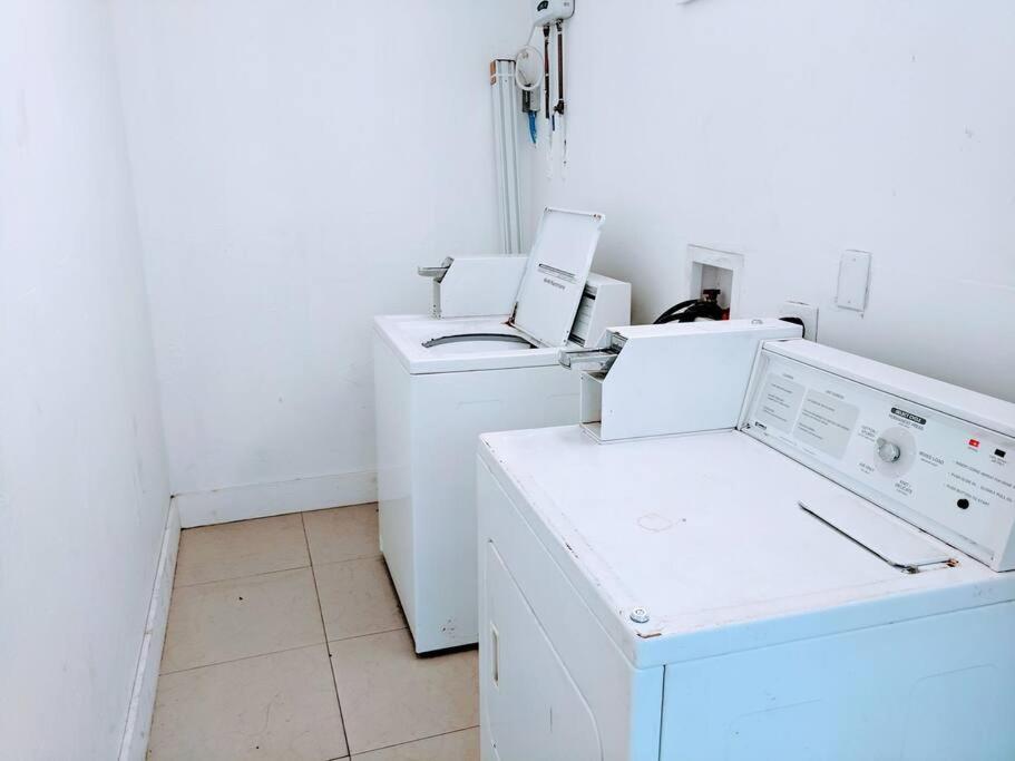 A1 - Endless Summer Vacation - Affordable Luxury Near Downtown *