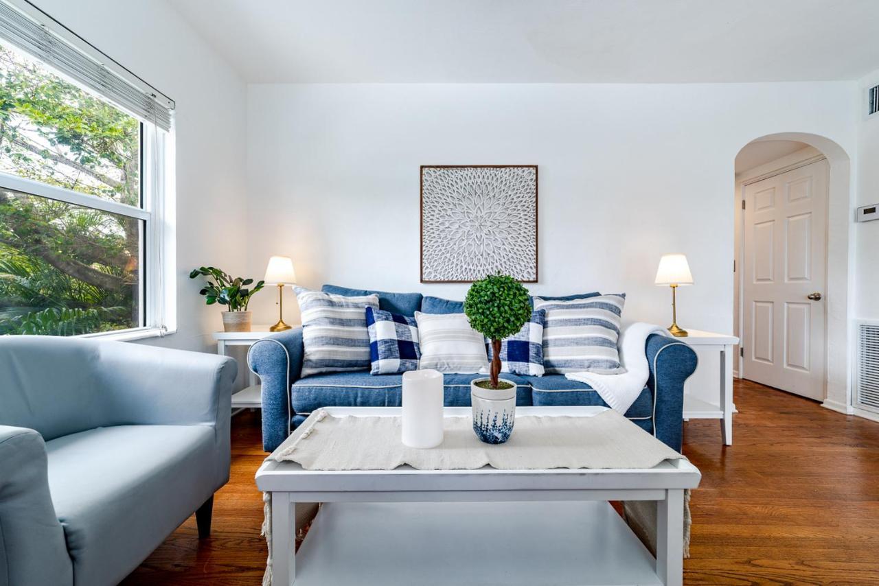 The Blue Parrot Apartment