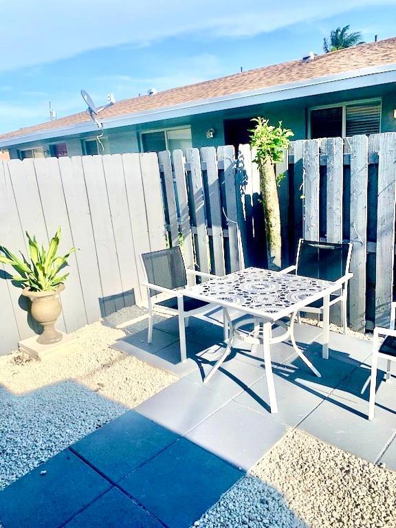 Holiday home Cheerful 1-bed On Oakland Park Fl *
