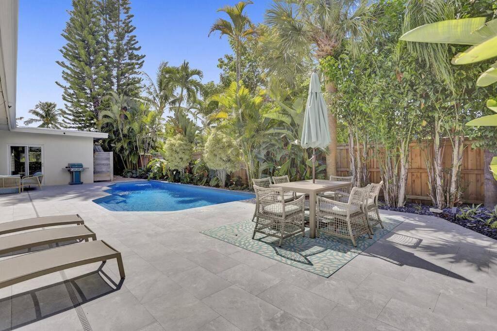 Holiday home Brand New! Heated Pool, Golf Cart, Next To *