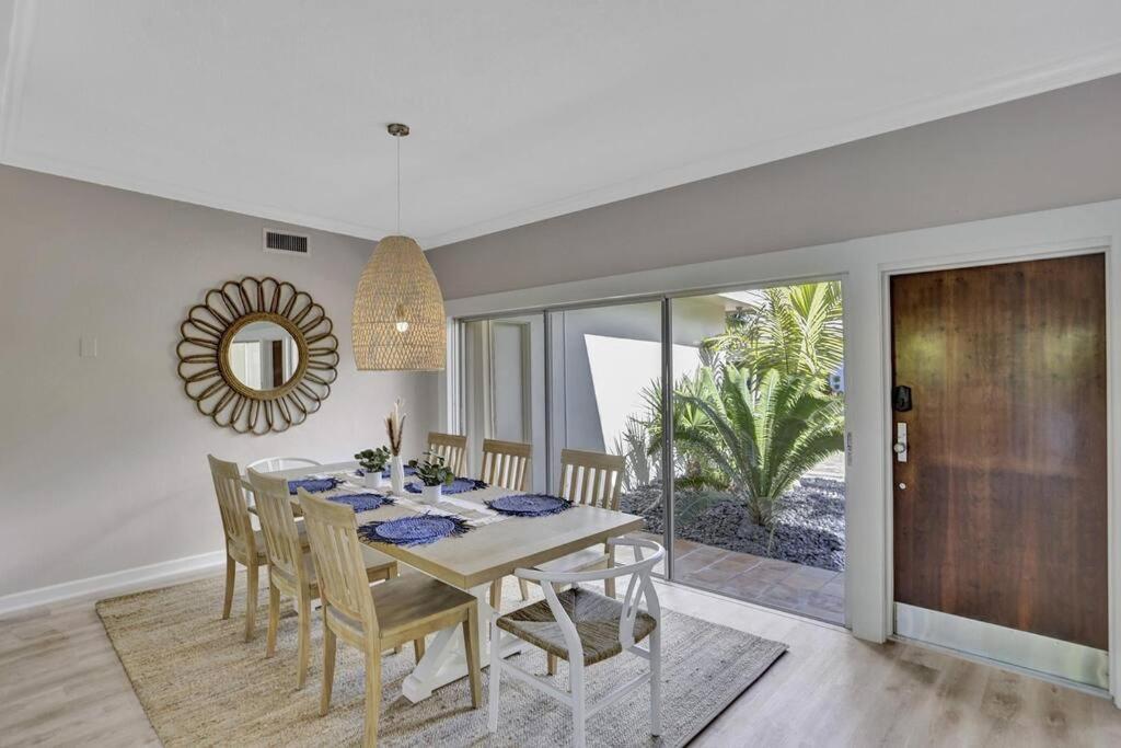 Brand New! Heated Pool, Golf Cart, Next To * Fort Lauderdale