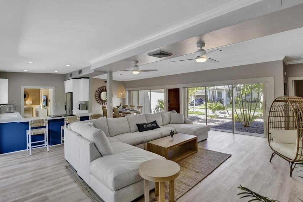 Brand New! Heated Pool, Golf Cart, Next To Holiday home *