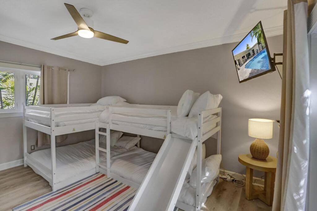 Brand New! Heated Pool, Golf Cart, Next To Holiday home