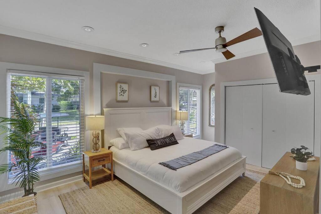 Brand New! Heated Pool, Golf Cart, Next To Holiday home