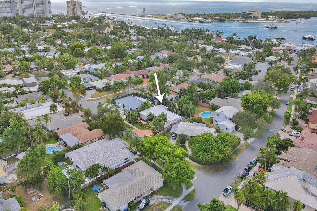Brand New! Heated Pool, Golf Cart, Next To Holiday home
