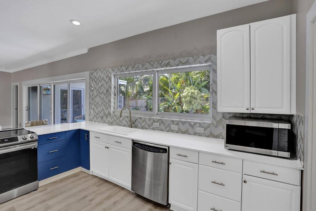 Brand New! Heated Pool, Golf Cart, Next To Holiday home *