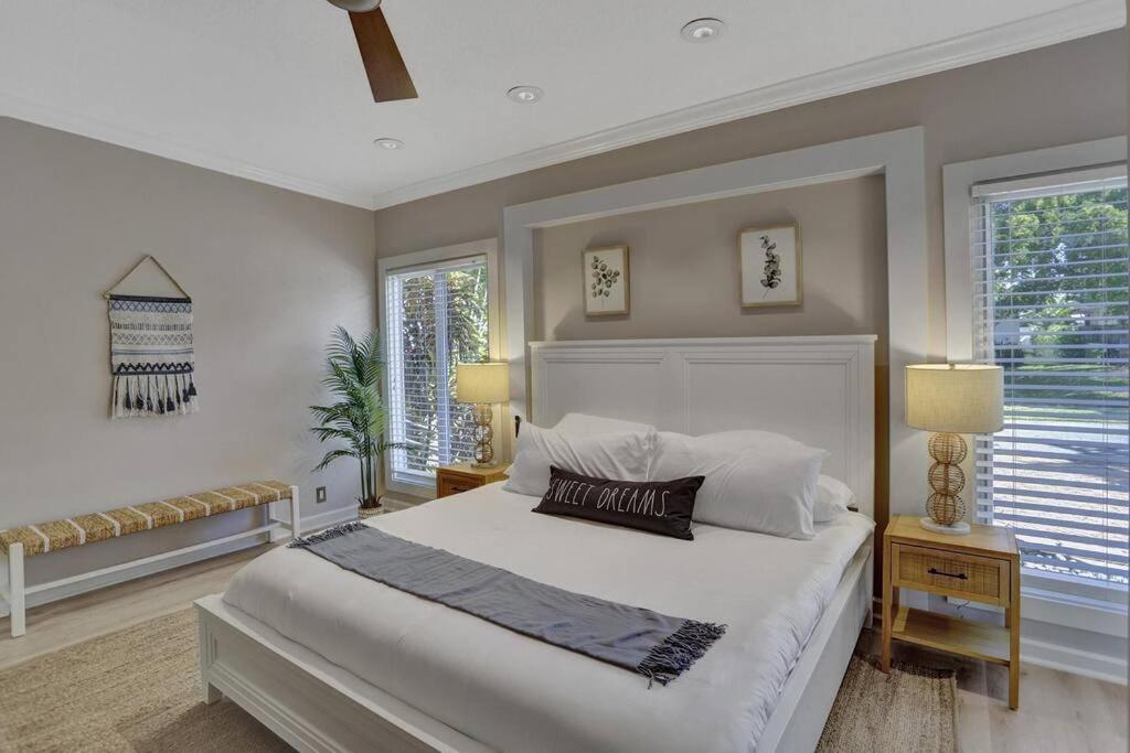 Brand New! Heated Pool, Golf Cart, Next To Holiday home Fort Lauderdale