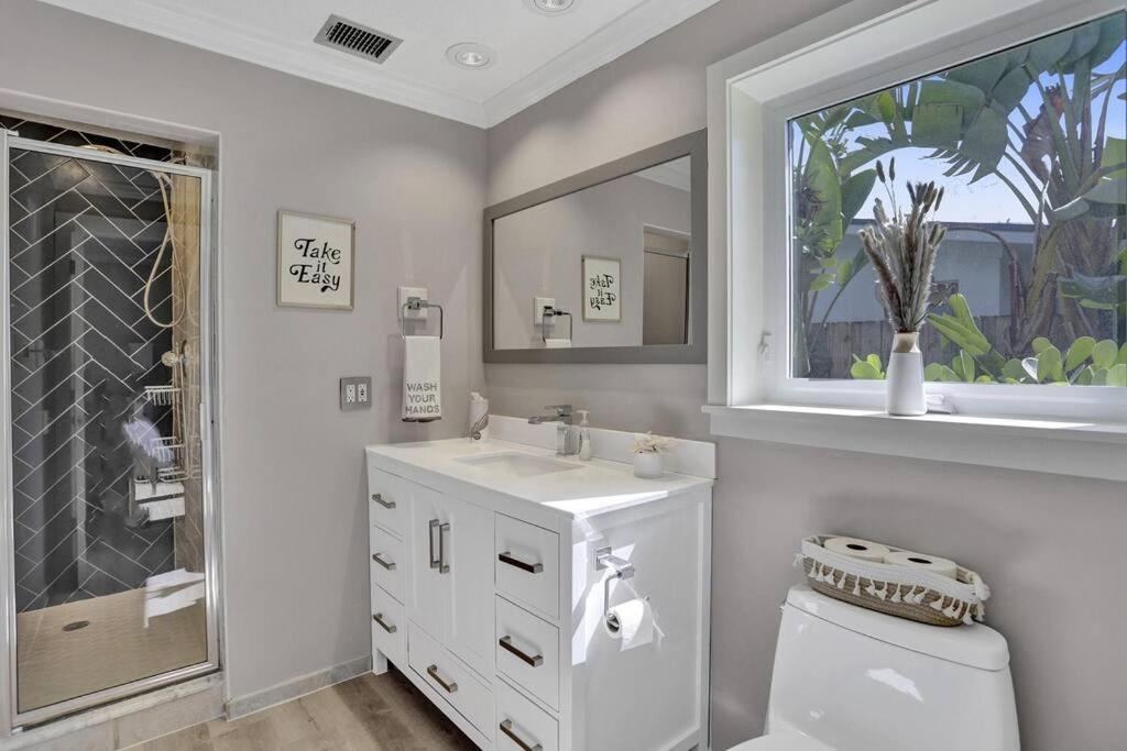 Holiday home Brand New! Heated Pool, Golf Cart, Next To Fort Lauderdale