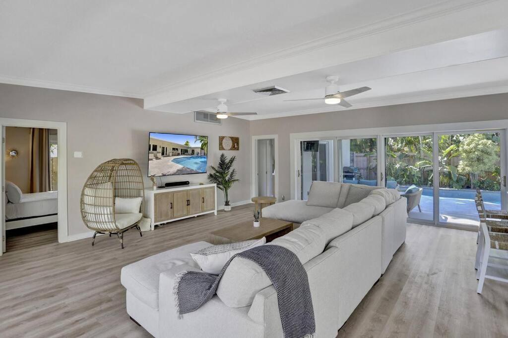 Holiday home Brand New! Heated Pool, Golf Cart, Next To *