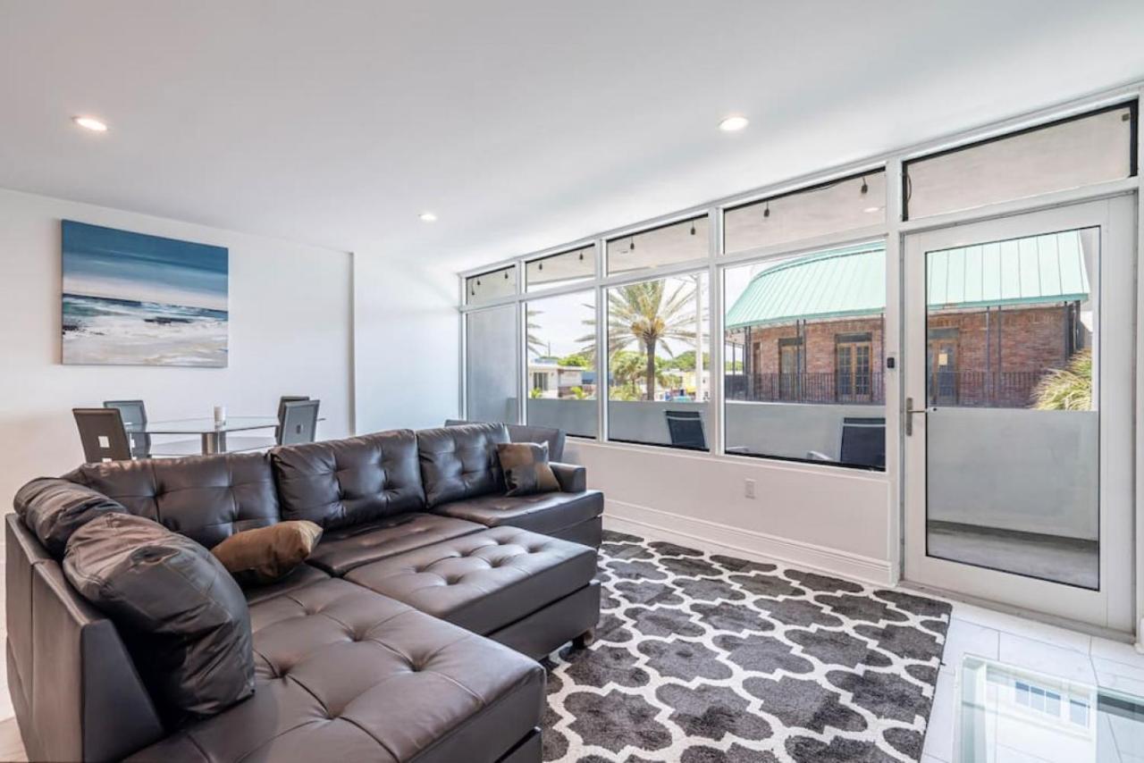 Beachfront Bloos 2 Units Ocean View Balcony Units 4 And 5 Holiday home