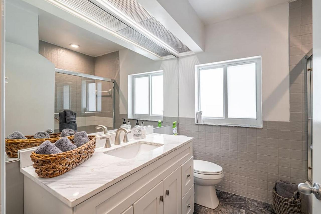 Casa Flamingo Intracoastal Front With Heated Pool A And 75 Ft Dock Holiday home Fort Lauderdale