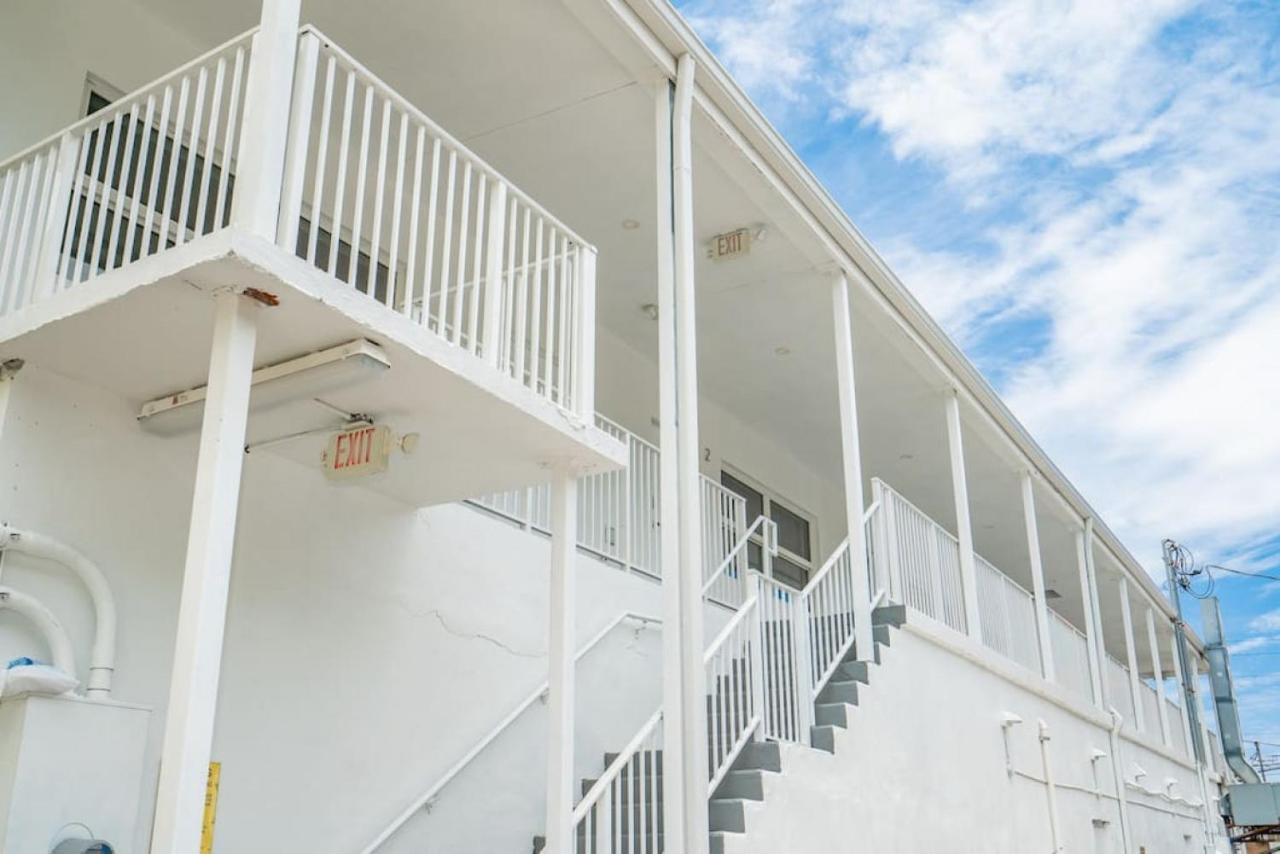 Holiday home Beachfront Bloos 2 Units Ocean View Balcony Units 4 And 5