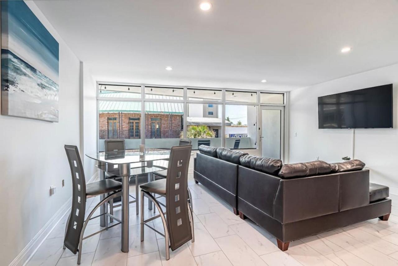 Beachfront Bloos 2 Units Ocean View Balcony Units 4 And 5 *