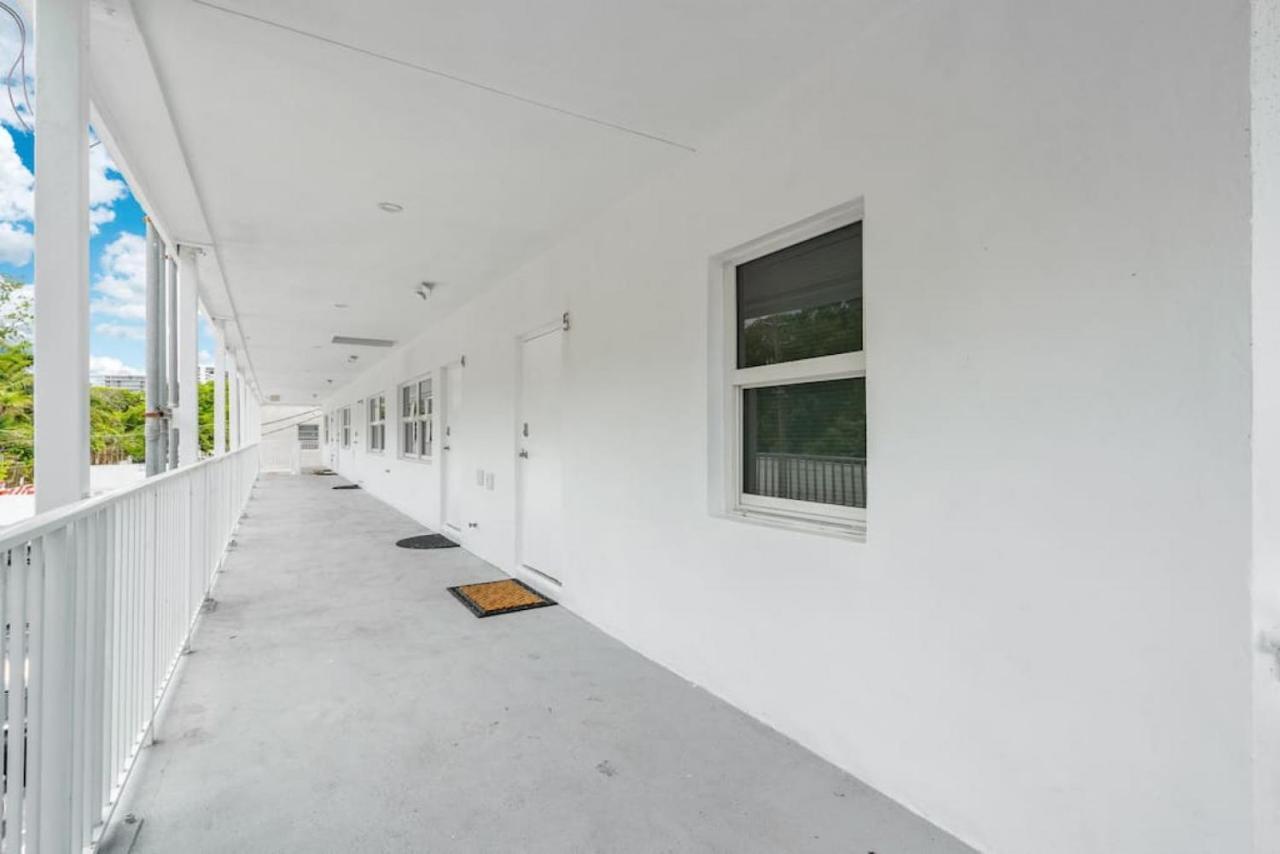 Holiday home Beachfront Bloos 2 Units Ocean View Balcony Units 4 And 5