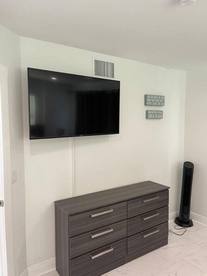 The Purple Pelican Beachfront With Ocean Balcony Unit 1 Holiday home *