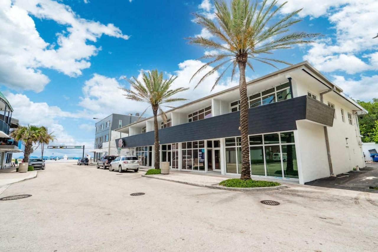 The Purple Pelican Beachfront With Ocean Balcony Unit 1