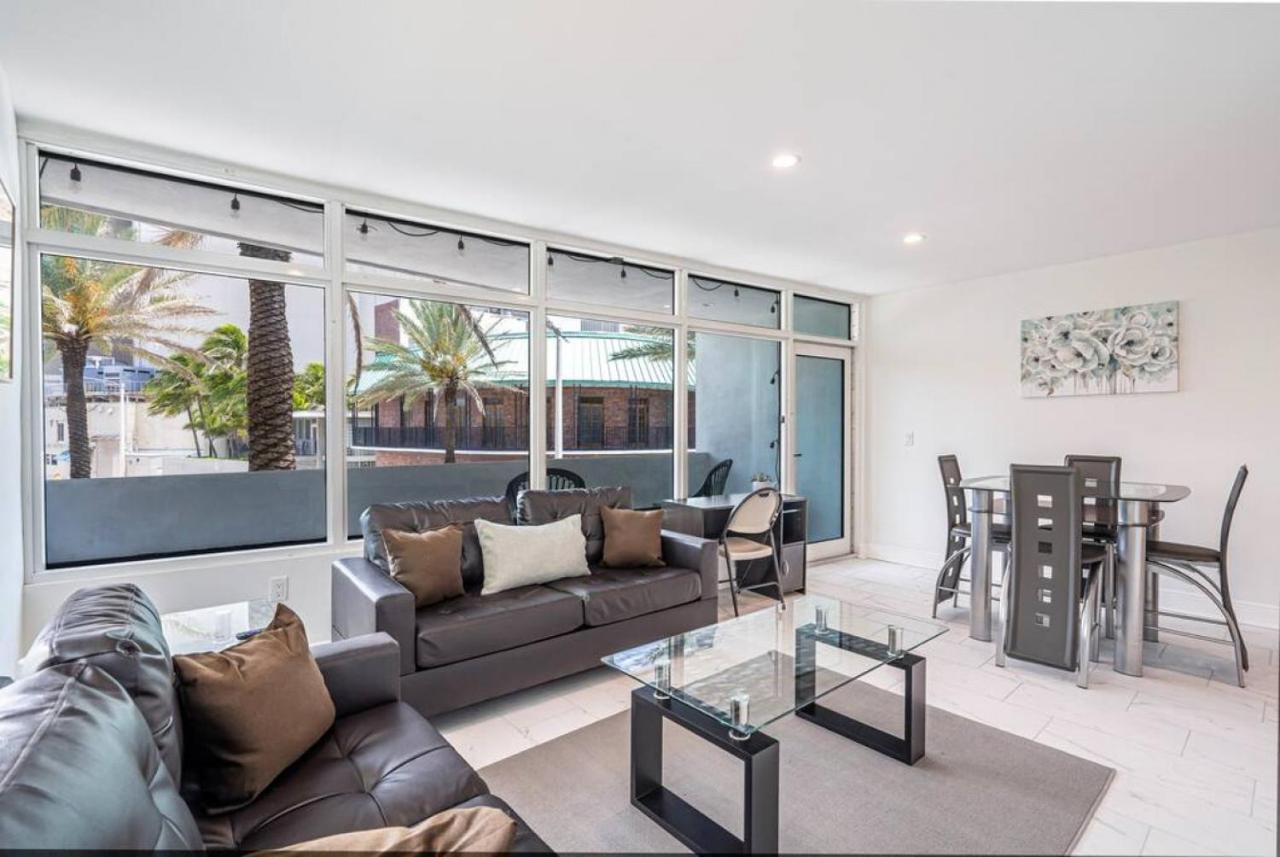 Holiday home The Purple Pelican Beachfront With Ocean Balcony Unit 1 *
