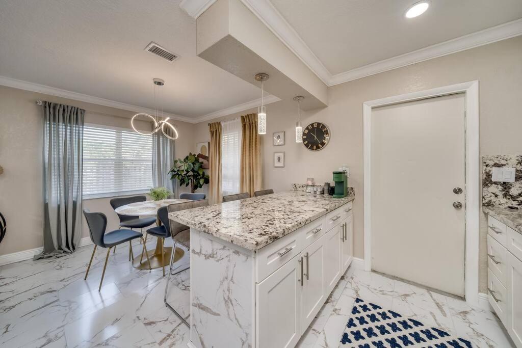 Apartment Modern 10 Minutes From Beach! Fort Lauderdale