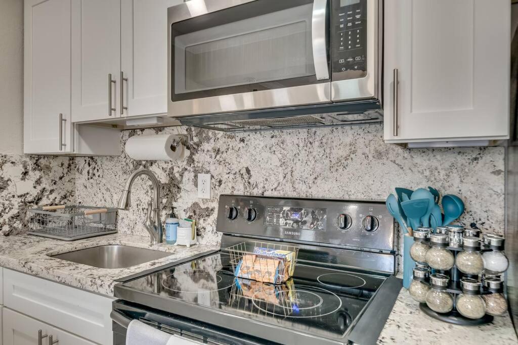 Modern 10 Minutes From Beach! * Fort Lauderdale